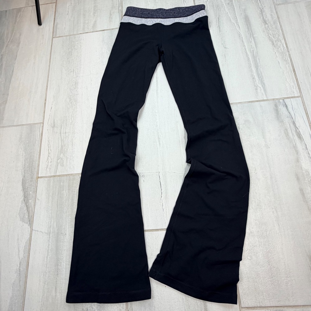 Lululemon Groove Black Flare Yoga Pants Gray Pattern Waist Size 4 32 Inseam
